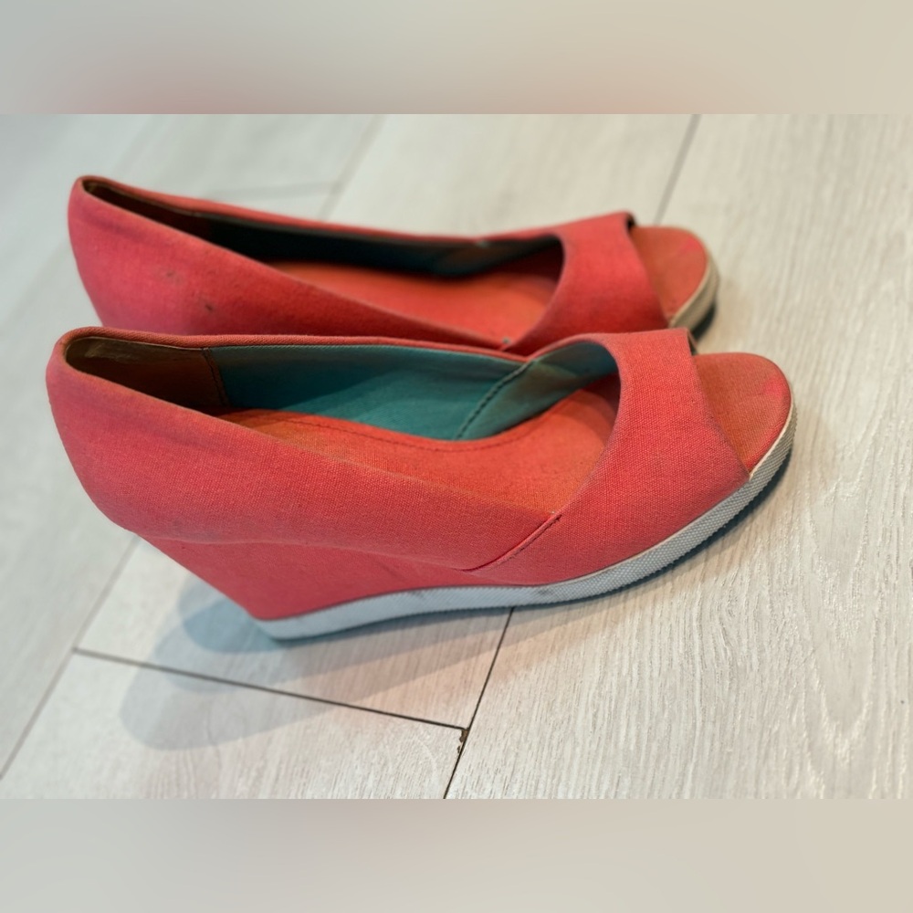 Brand: Seychelles
Seychelles Women's Secret Society Wedge Pump